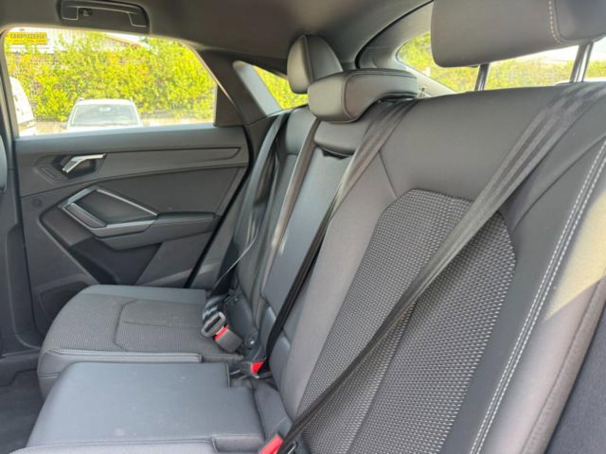Audi Q3 35 2.0 tdi s-tronic (13)