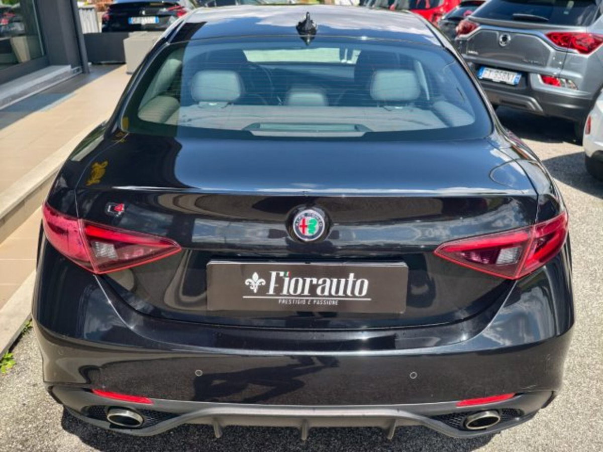 Alfa Romeo Giulia 2.2 Turbodiesel 210 CV AT8 AWD Q4 Veloce (4)