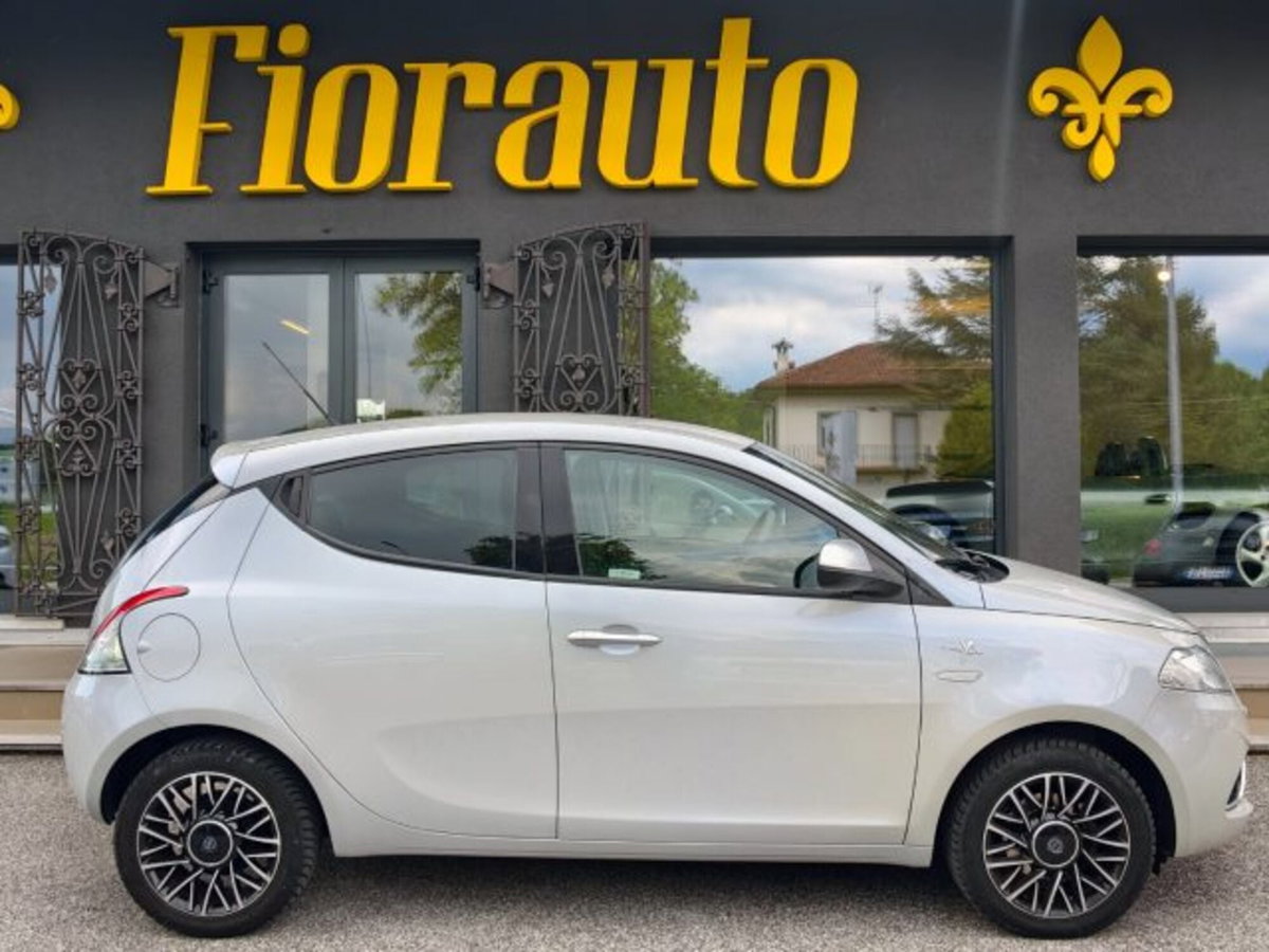 Lancia Ypsilon 1.2 69 CV 5 porte Mya (13)