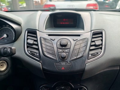 Ford Fiesta 1.4 TDCi 68CV 3 porte Titanium (14)