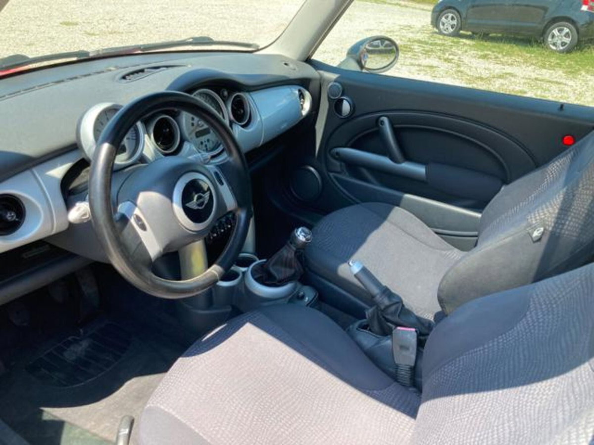 MINI Mini 1.6 16V Cooper (9)