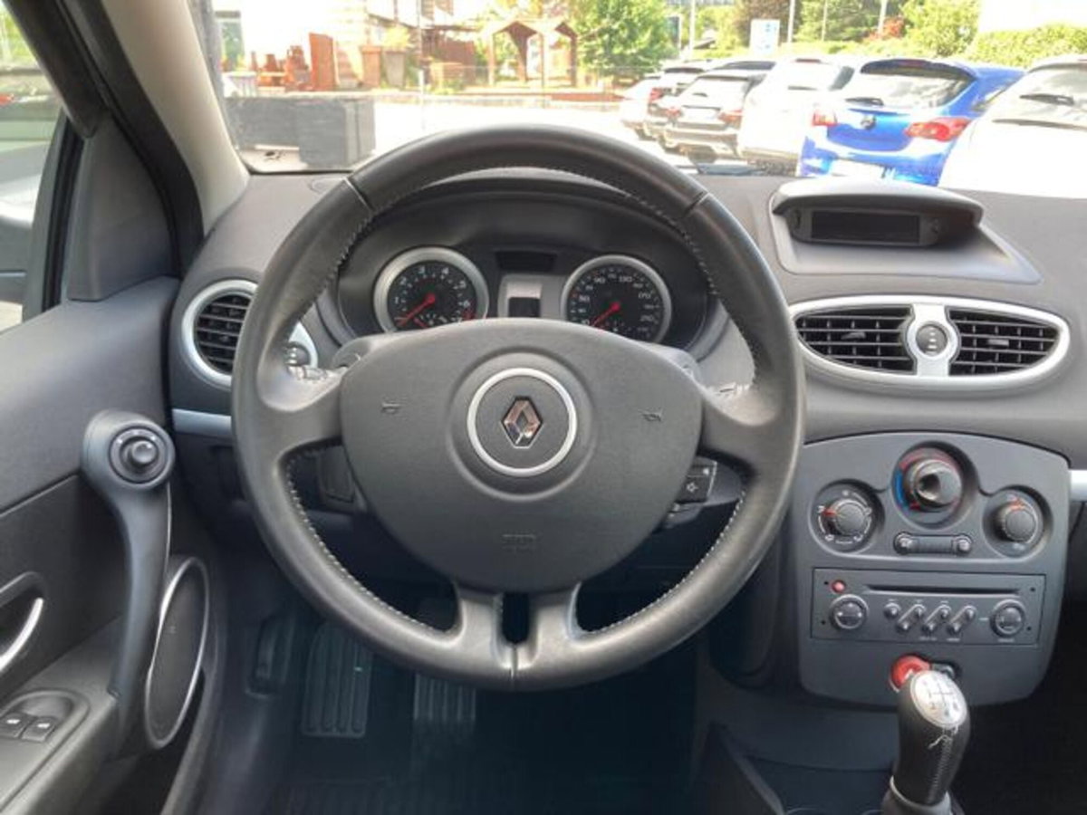 Renault Clio 1.4 16V 5 porte Dynamique (11)