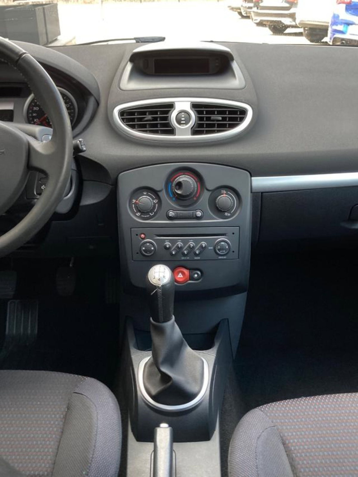 Renault Clio 1.4 16V 5 porte Dynamique (12)