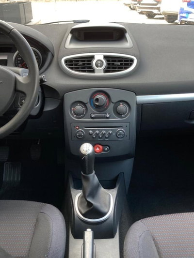 Renault Clio 1.4 16V 5 porte Dynamique (12)