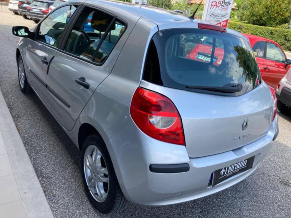 Renault Clio 1.4 16V 5 porte Dynamique (6)
