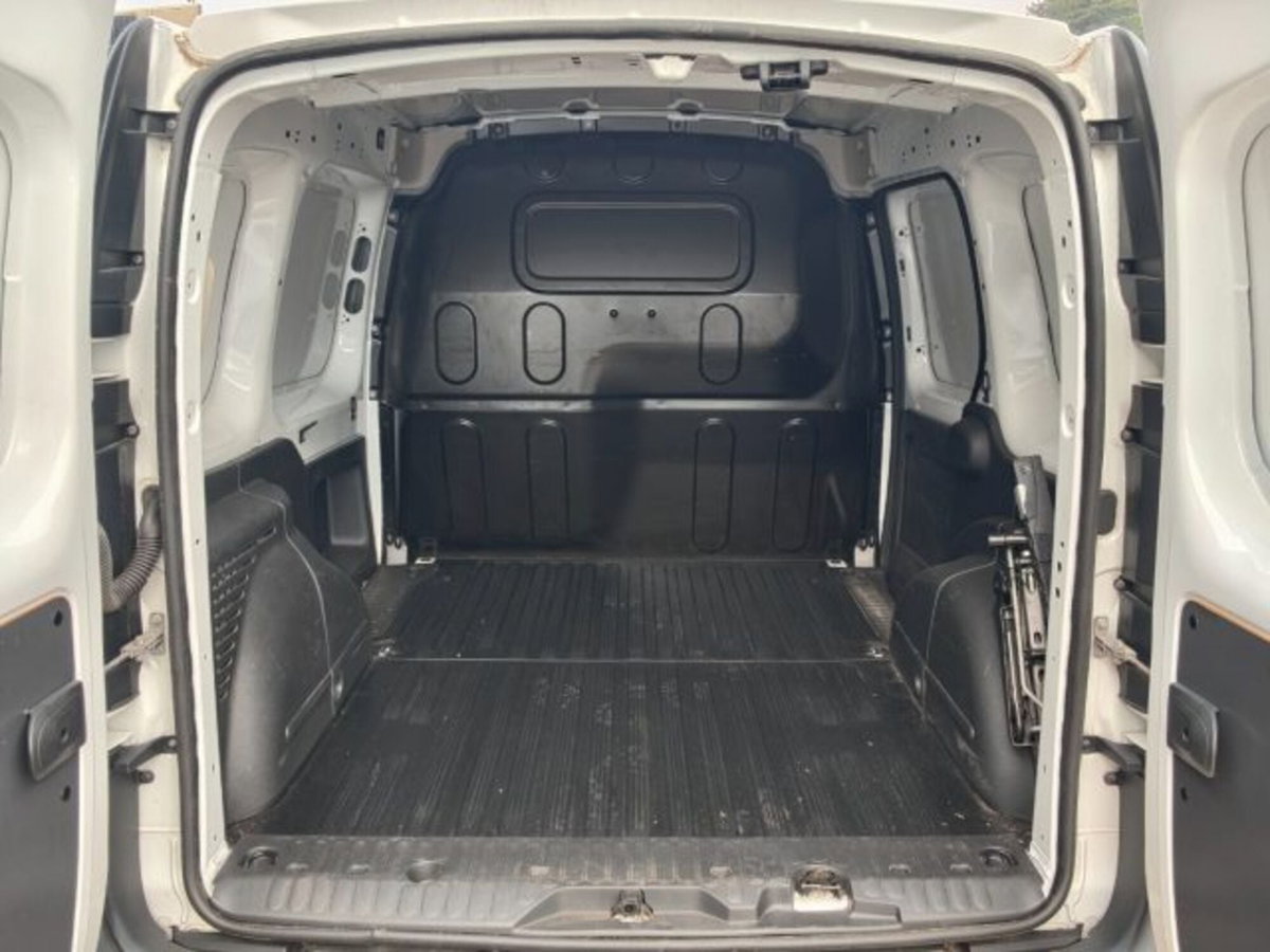 Nissan NV250 1.5 dCi 95CV PC Van (12)