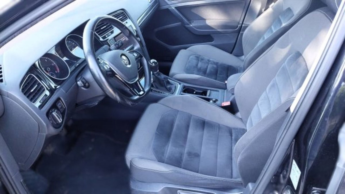 Volkswagen Golf 1.6 TDI DPF 5p. Highline (3)