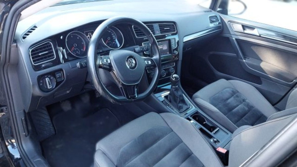 Volkswagen Golf 1.6 TDI DPF 5p. Highline (4)