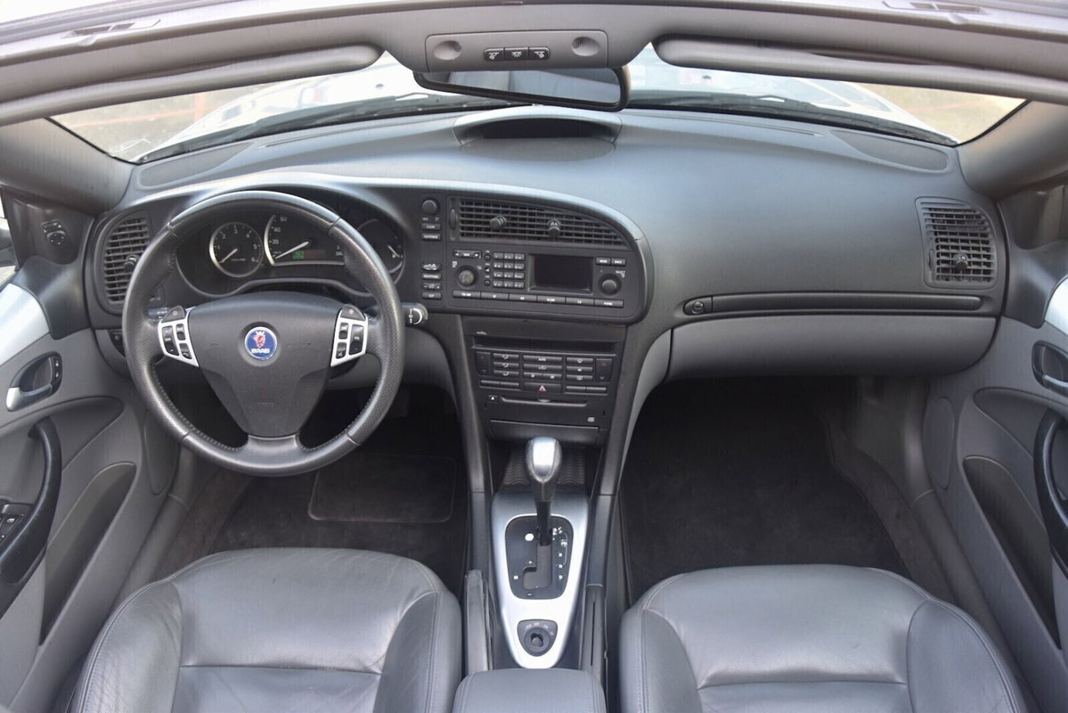 Saab 9-3 Cabrio 1.9 TiD 16V DPF Vector Sentronic (10)