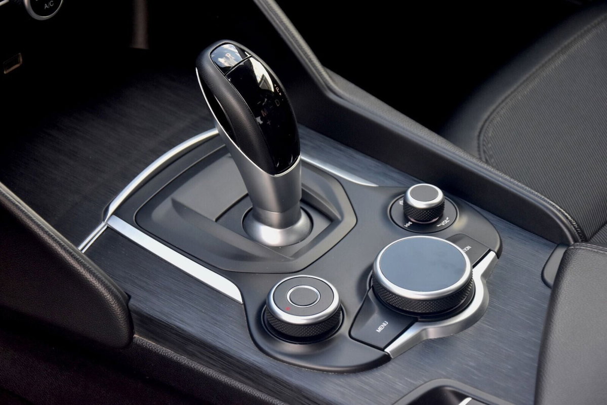 Alfa Romeo Giulia 2.2 Turbodiesel 190 CV AT8 Executive (16)