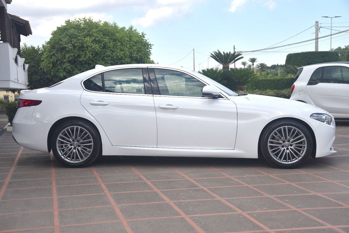 Alfa Romeo Giulia 2.2 Turbodiesel 190 CV AT8 Executive (4)