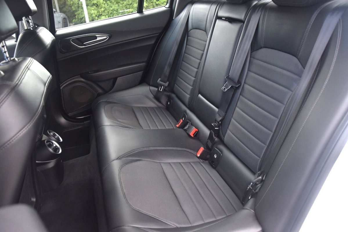 Alfa Romeo Giulia 2.2 Turbodiesel 190 CV AT8 Executive (9)