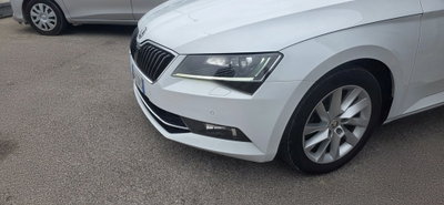 Skoda Superb Station Wagon 1.6 TDI DSG Wagon Ambition (2)