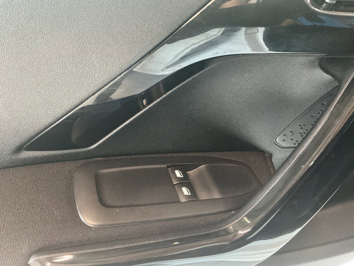 Peugeot 208 VTi 82 CV 5 porte Active (15)