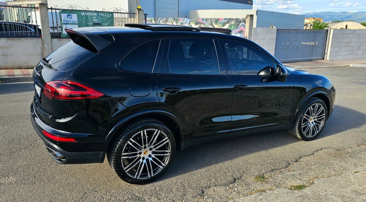 Porsche Cayenne 4.1 S Diesel Platinum Edition (2)