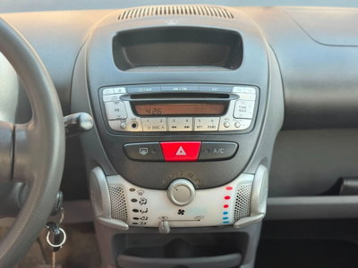 Toyota Aygo 1.0 12V VVT-i 3 porte Sol (10)