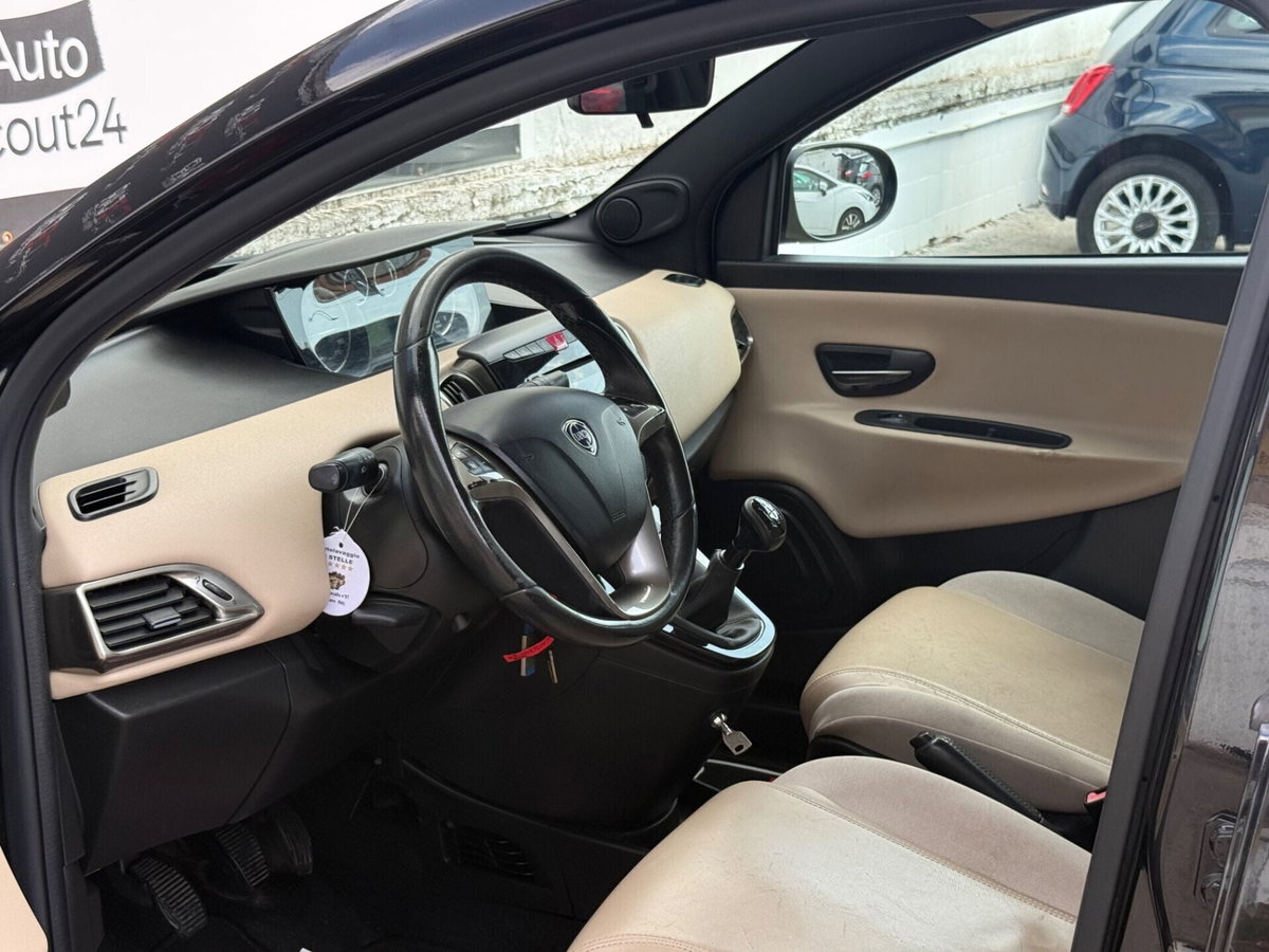 Lancia Ypsilon 1.3 MJT 16V 95 CV 5 porte S&S Platinum (10)