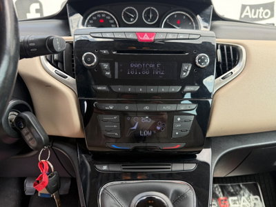 Lancia Ypsilon 1.3 MJT 16V 95 CV 5 porte S&S Platinum (12)