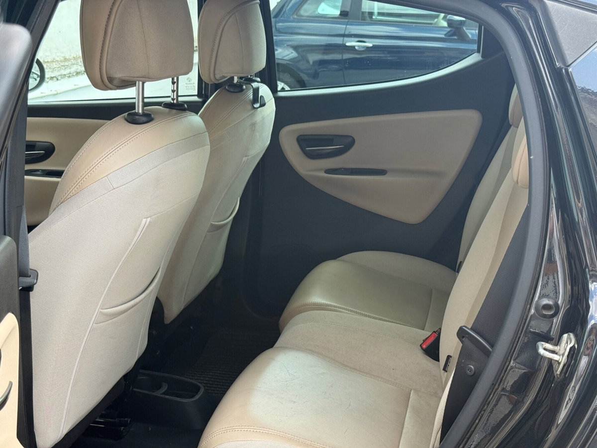 Lancia Ypsilon 1.3 MJT 16V 95 CV 5 porte S&S Platinum (14)