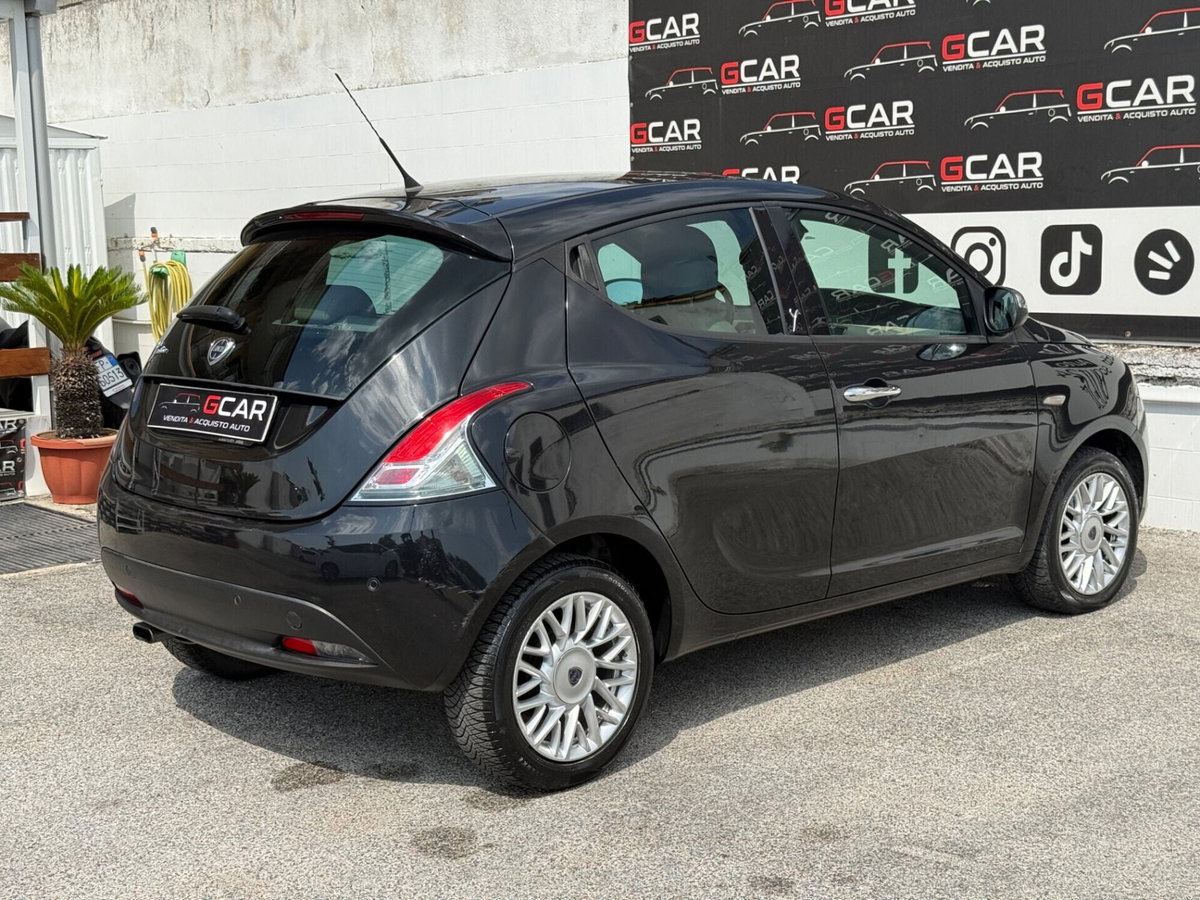 Lancia Ypsilon 1.3 MJT 16V 95 CV 5 porte S&S Platinum (7)