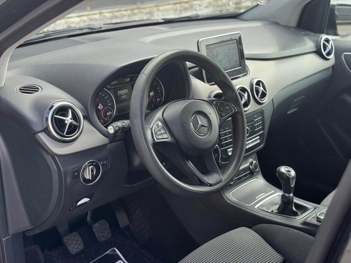 Mercedes-Benz Classe B 160 d Premium (15)