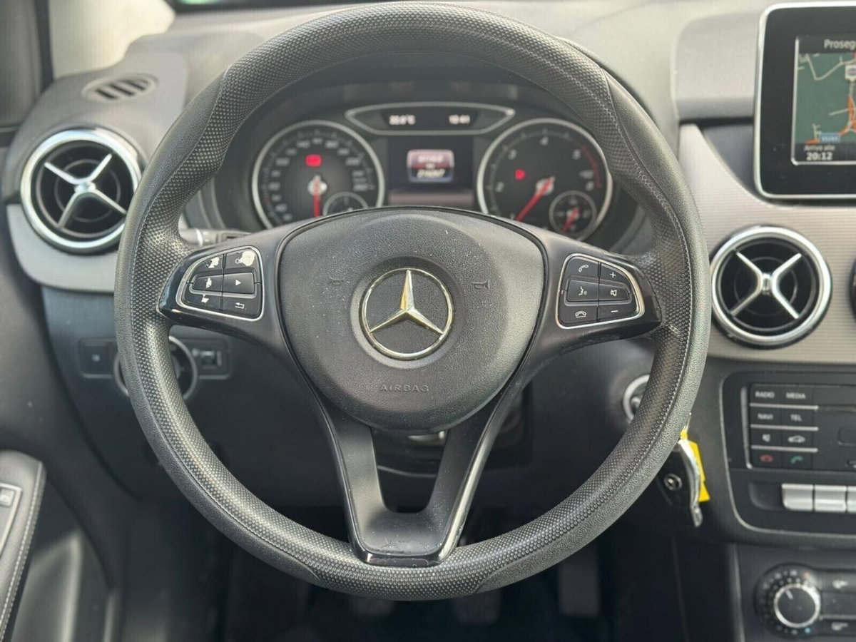 Mercedes-Benz Classe B 160 d Premium (9)