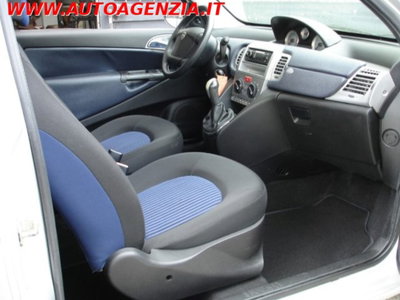 Lancia Ypsilon 1.3 MJT 75 CV New Oro (17)