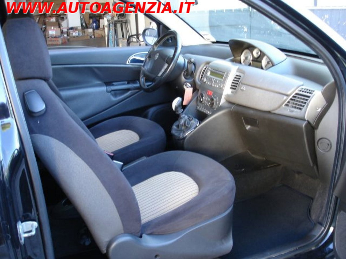 Lancia Ypsilon 1.2 (12)
