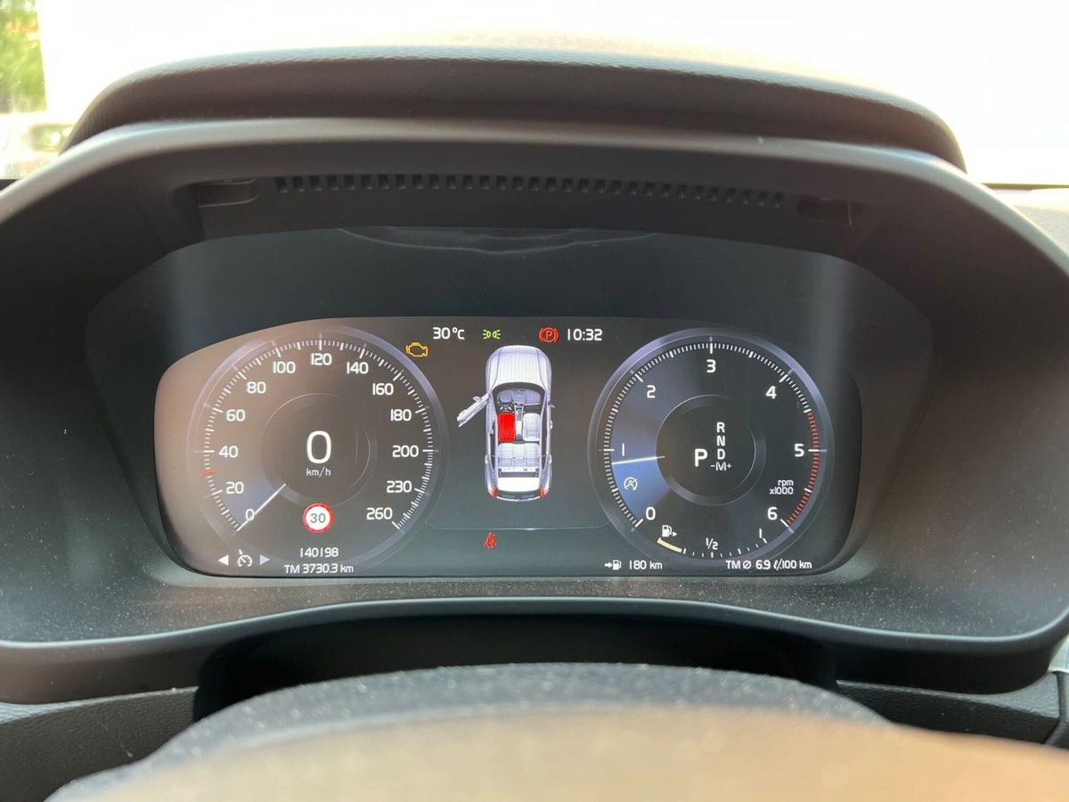 Volvo XC40 D3 Business Plus (9)