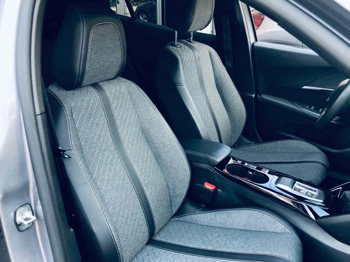 Peugeot 2008 PureTech 130 S&S EAT8 Allure Pack (3)