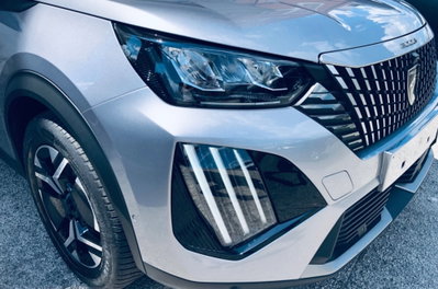 Peugeot 2008 PureTech 130 S&S EAT8 Allure Pack (9)