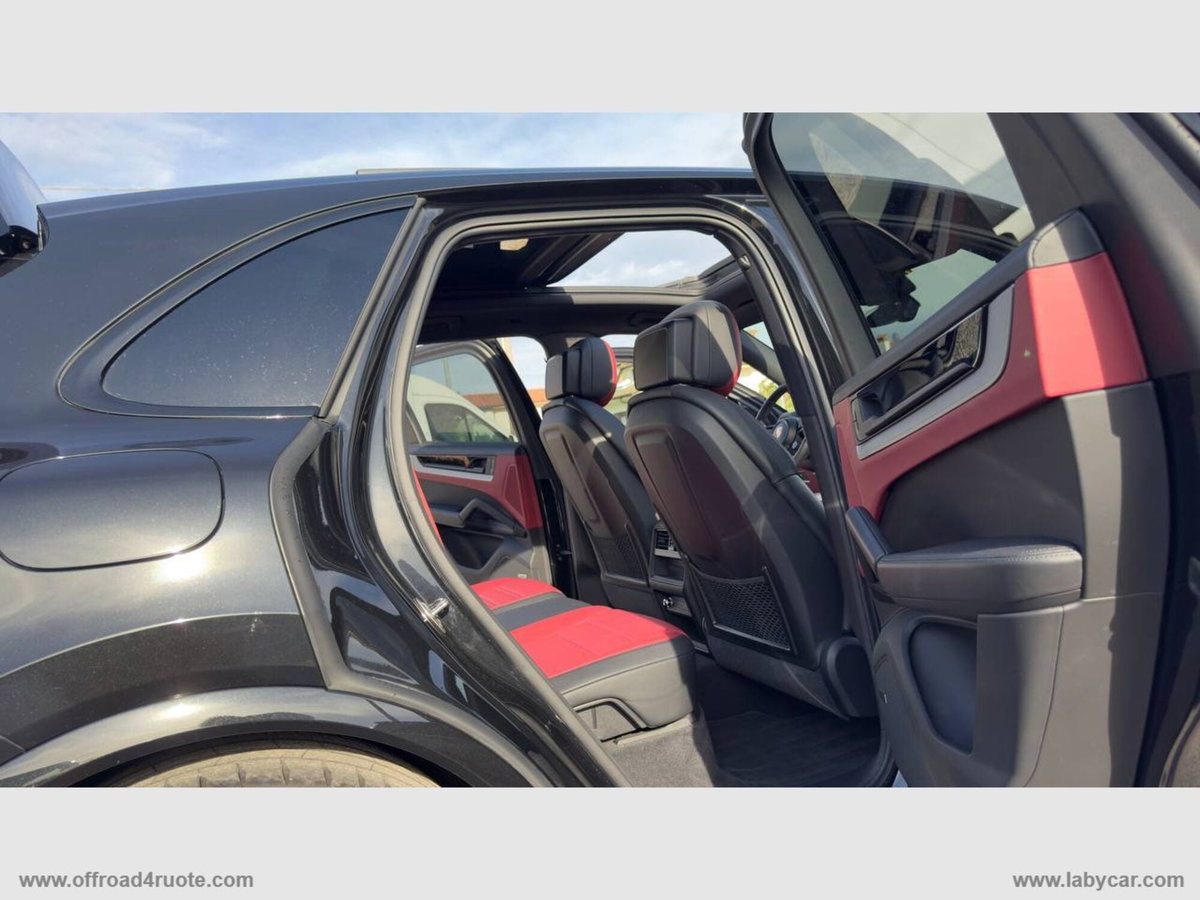 Porsche Cayenne Coupé 3.0 tiptronic (2)