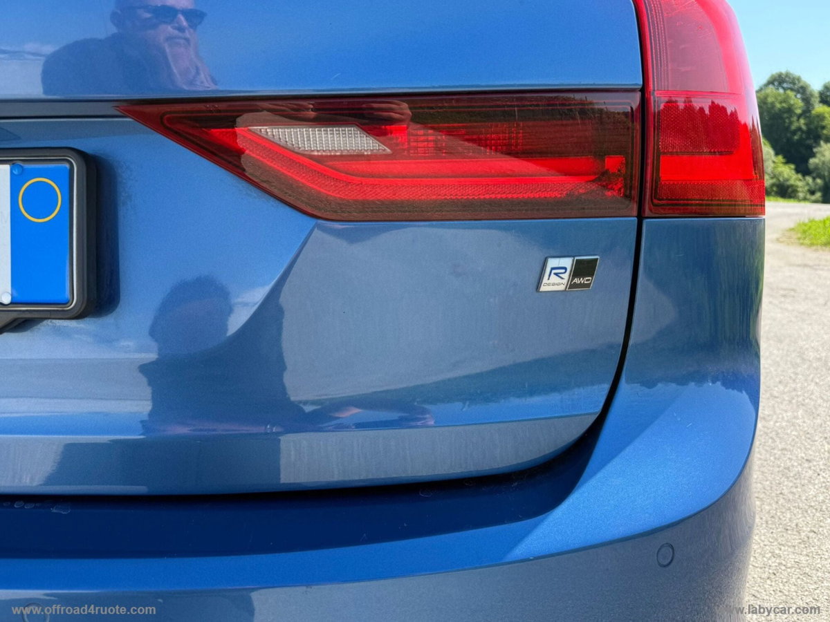 Volvo V90 D5 AWD Geartronic R-design (9)