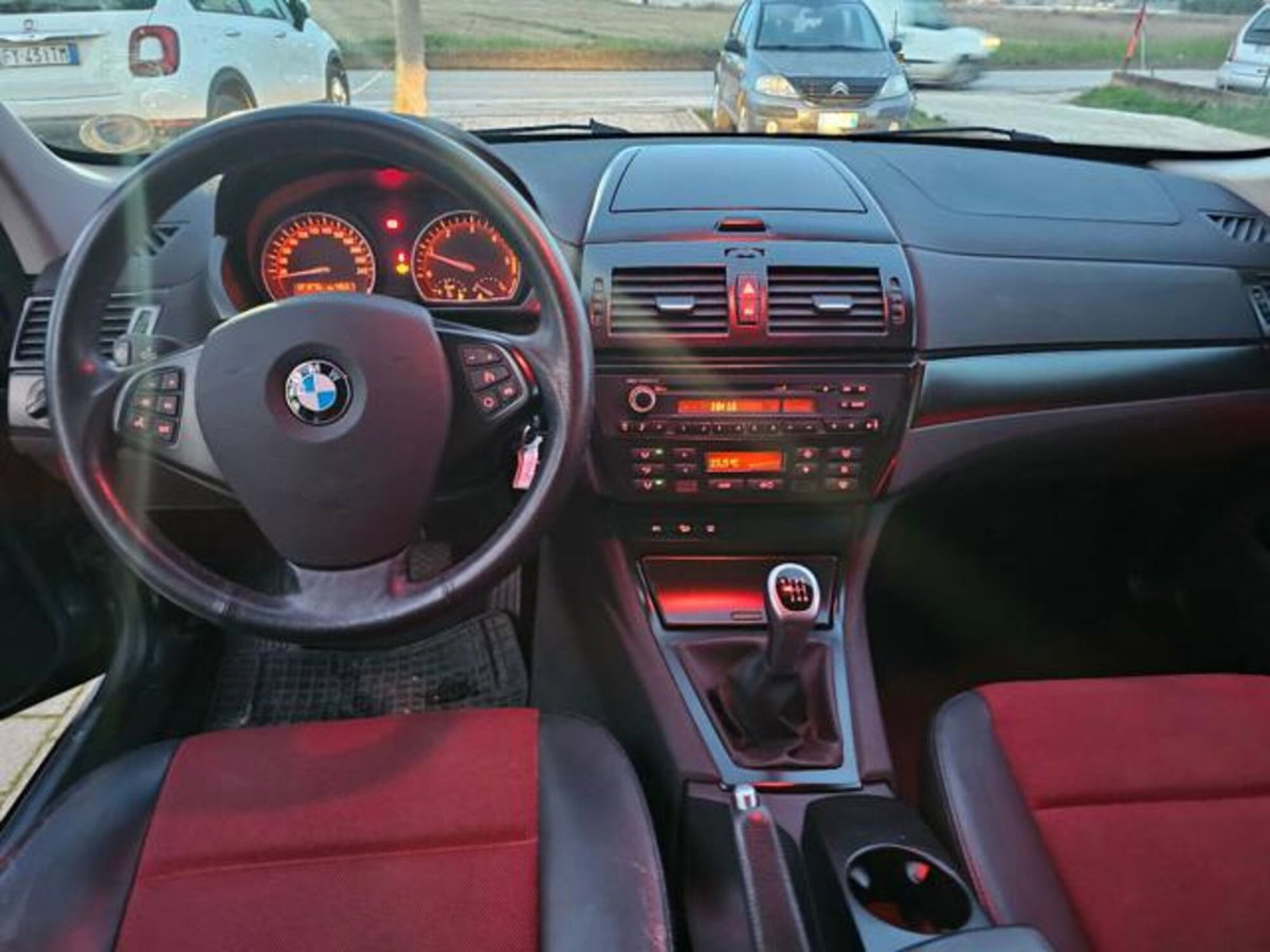 BMW X3 xDrive18d Futura (18)
