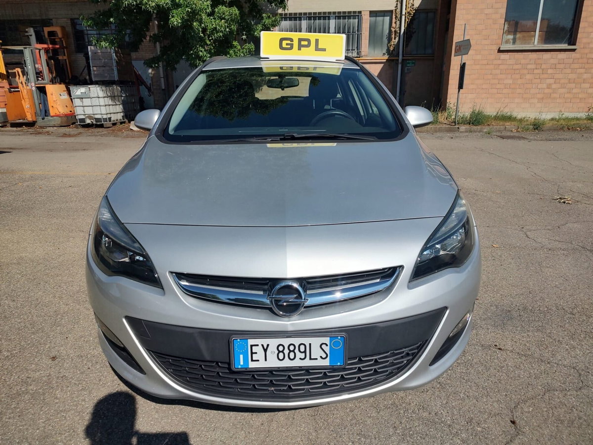Opel Astra Station Wagon 1.4 Turbo 140CV Sports GPL Tech Elective (2)