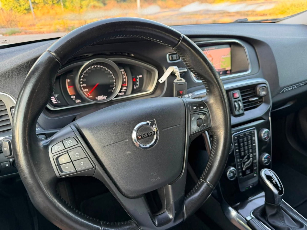 Volvo V40 Cross Country D2 Geartronic Business Plus (12)