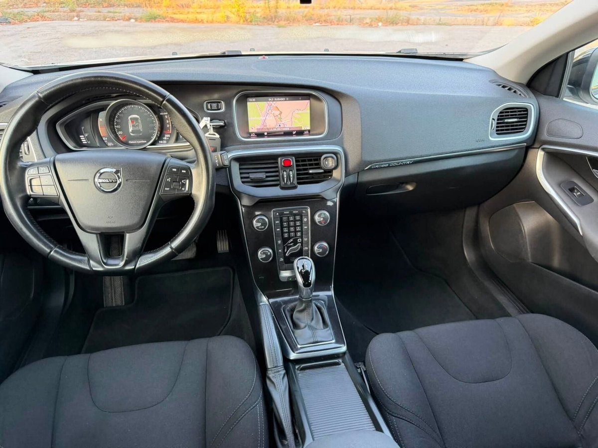 Volvo V40 Cross Country D2 Geartronic Business Plus (16)