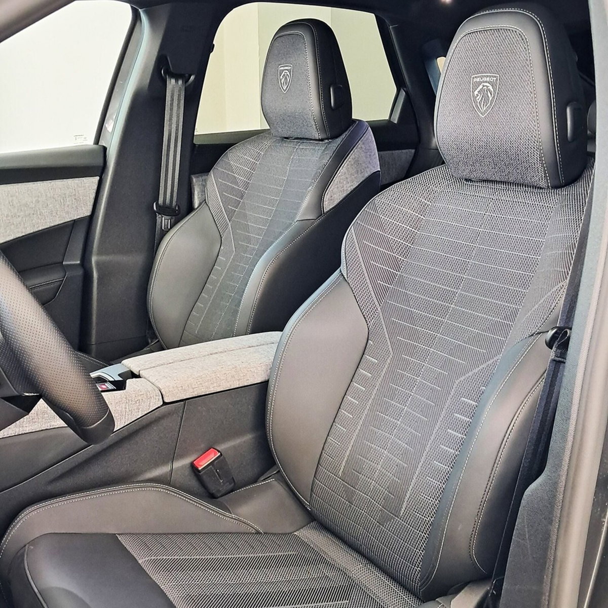 Peugeot 3008 1.2 hybrid GT Exclusive 145cv e-dcs6 (5)