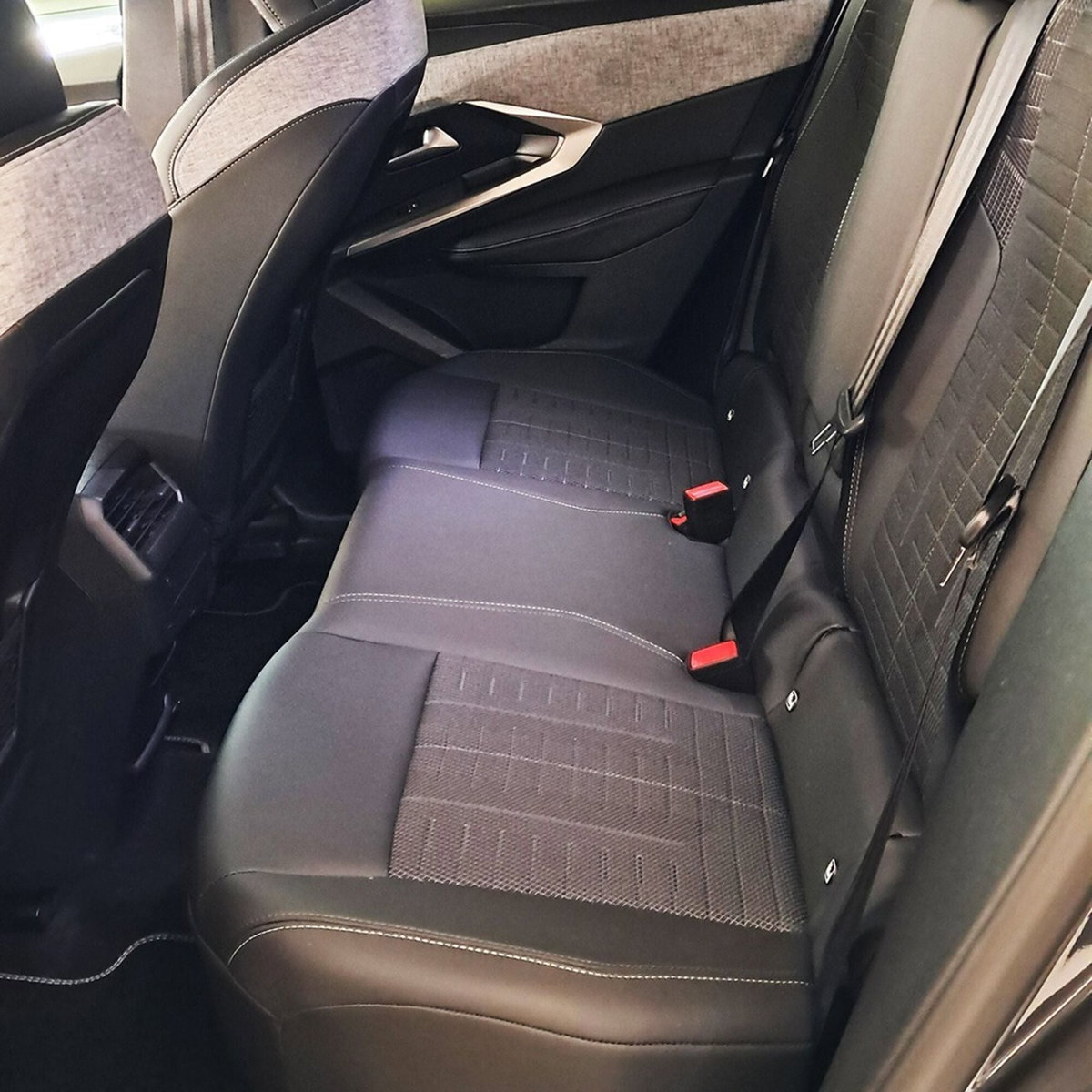 Peugeot 3008 1.2 hybrid GT Exclusive 145cv e-dcs6 (7)