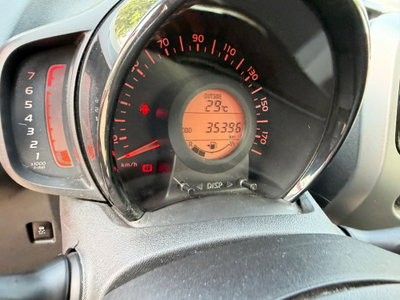 Toyota Aygo 1.0 VVT-i 69 CV 5 porte x-pure (12)