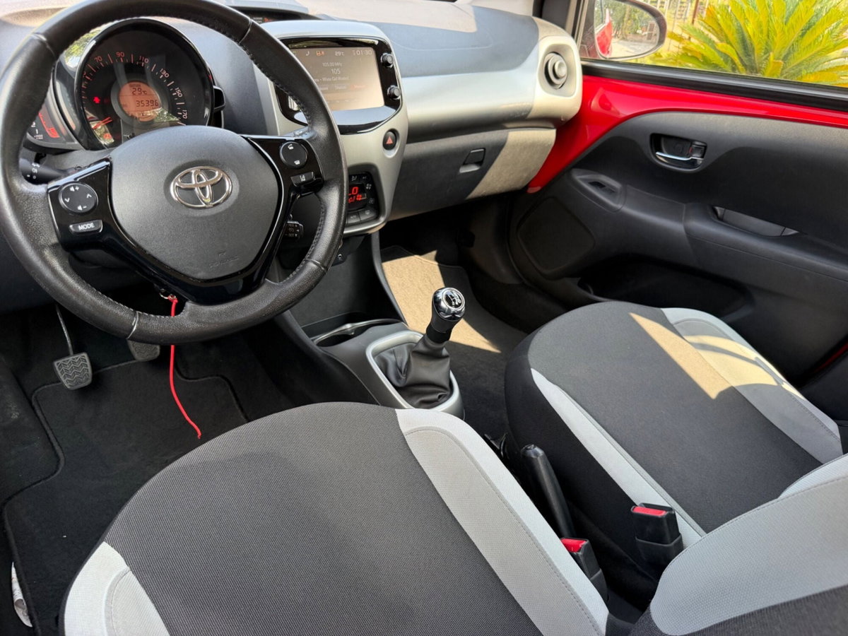 Toyota Aygo 1.0 VVT-i 69 CV 5 porte x-pure (15)