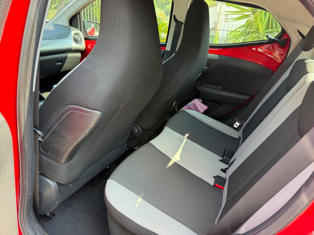 Toyota Aygo 1.0 VVT-i 69 CV 5 porte x-pure (16)
