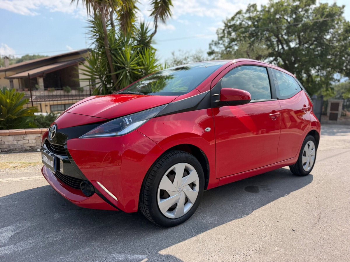 Toyota Aygo 1.0 VVT-i 69 CV 5 porte x-pure (2)