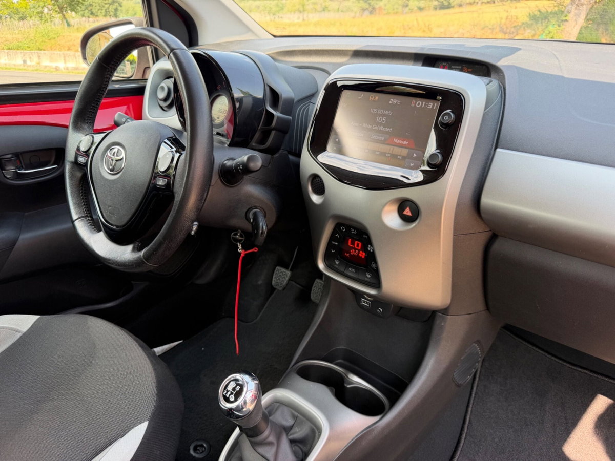 Toyota Aygo 1.0 VVT-i 69 CV 5 porte x-pure (20)