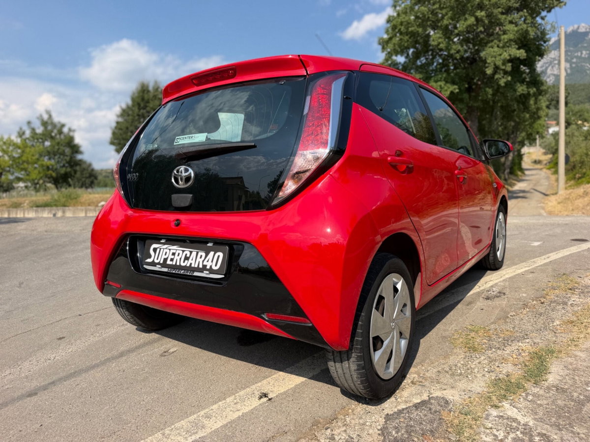 Toyota Aygo 1.0 VVT-i 69 CV 5 porte x-pure (4)