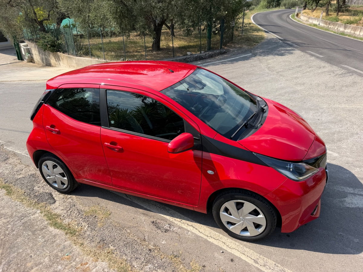 Toyota Aygo 1.0 VVT-i 69 CV 5 porte x-pure (8)