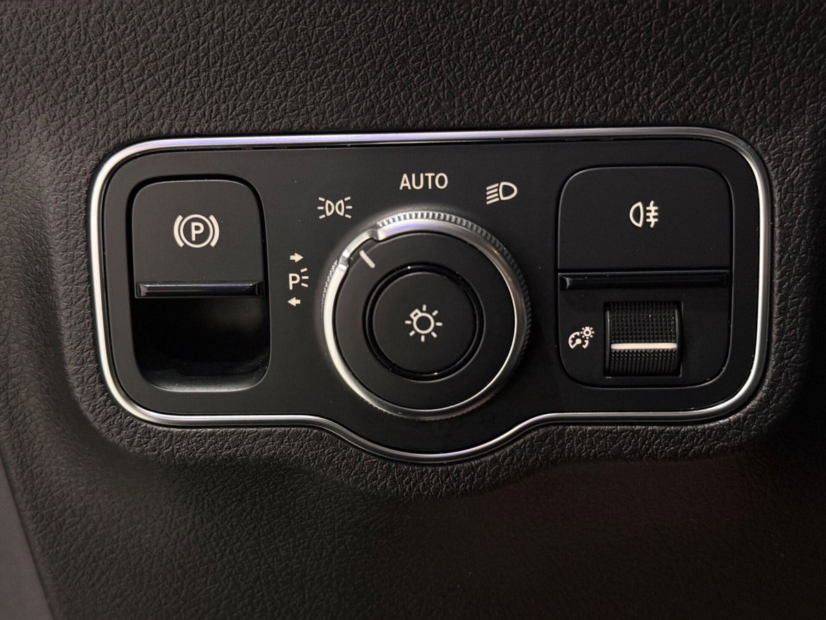 Mercedes-Benz GLB 180 d Automatic Sport (17)