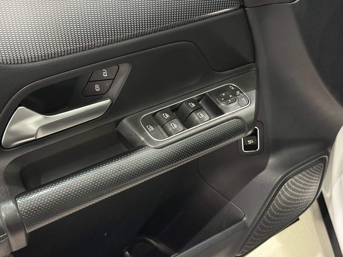Mercedes-Benz GLB 180 d Automatic Sport (18)