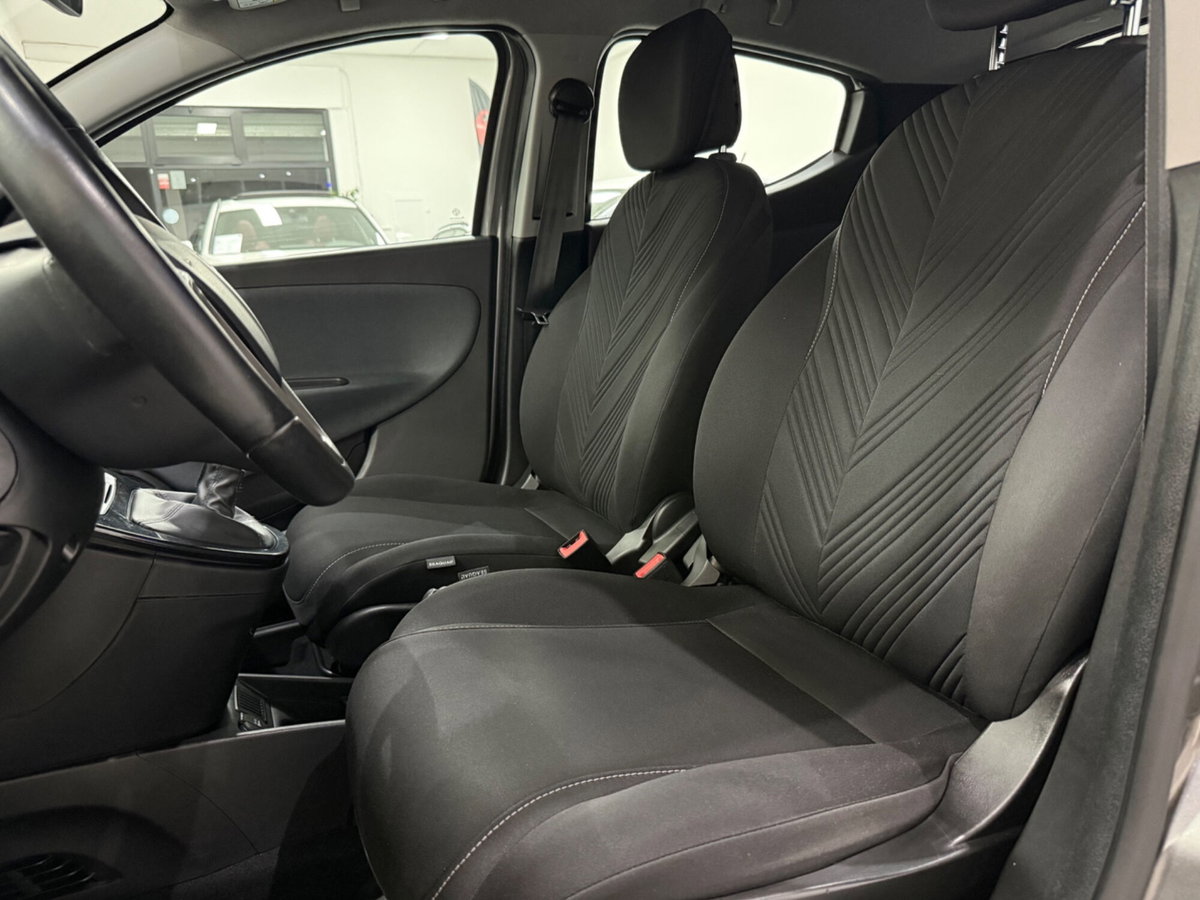 Lancia Ypsilon 1.0 FireFly 5 porte S&S Hybrid Ecochic Gold (17)