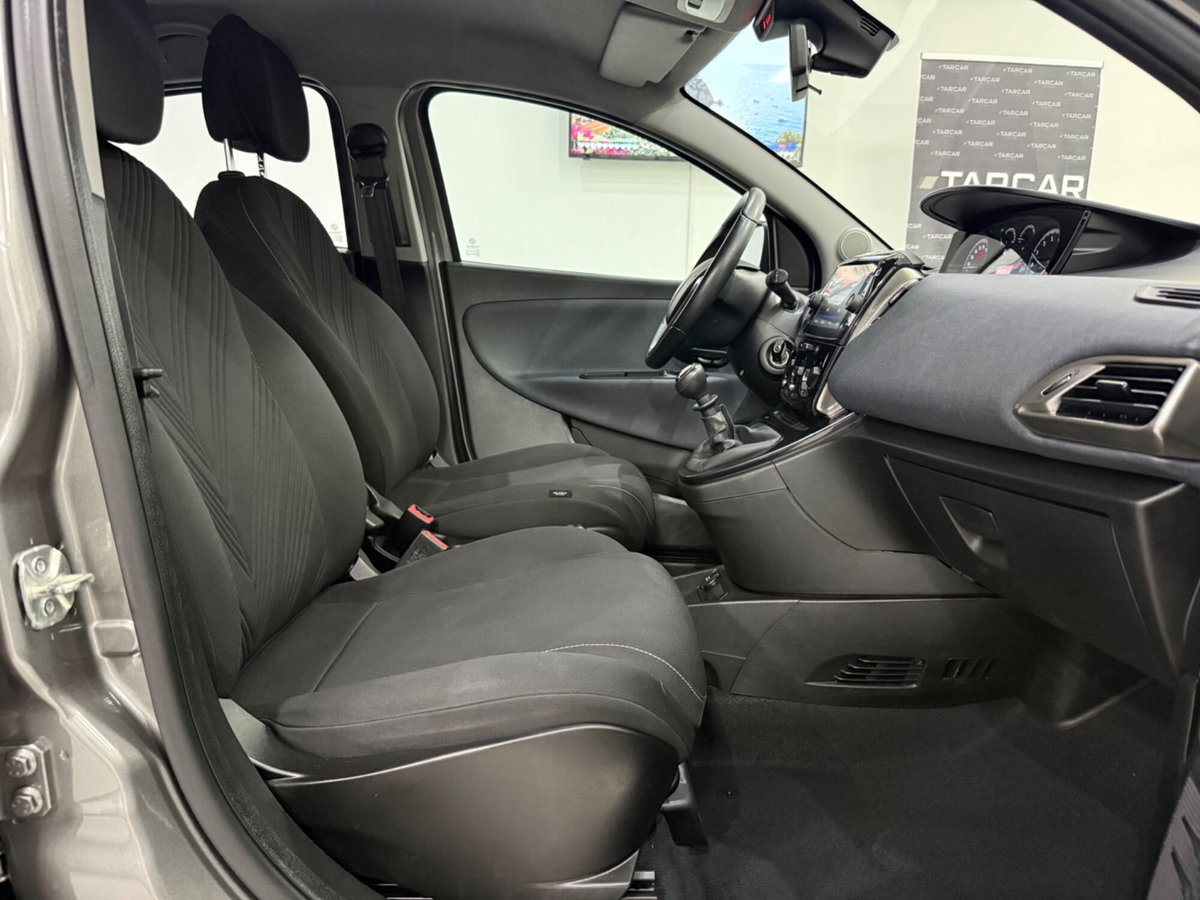 Lancia Ypsilon 1.0 FireFly 5 porte S&S Hybrid Ecochic Gold (18)